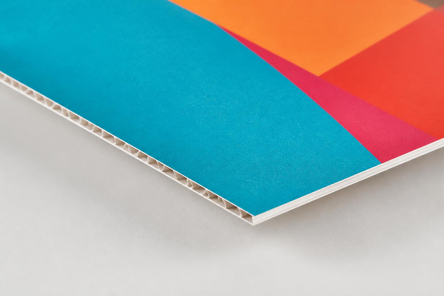 Detail: gladde printzijde met de fijne E-golfstructuur in de kern